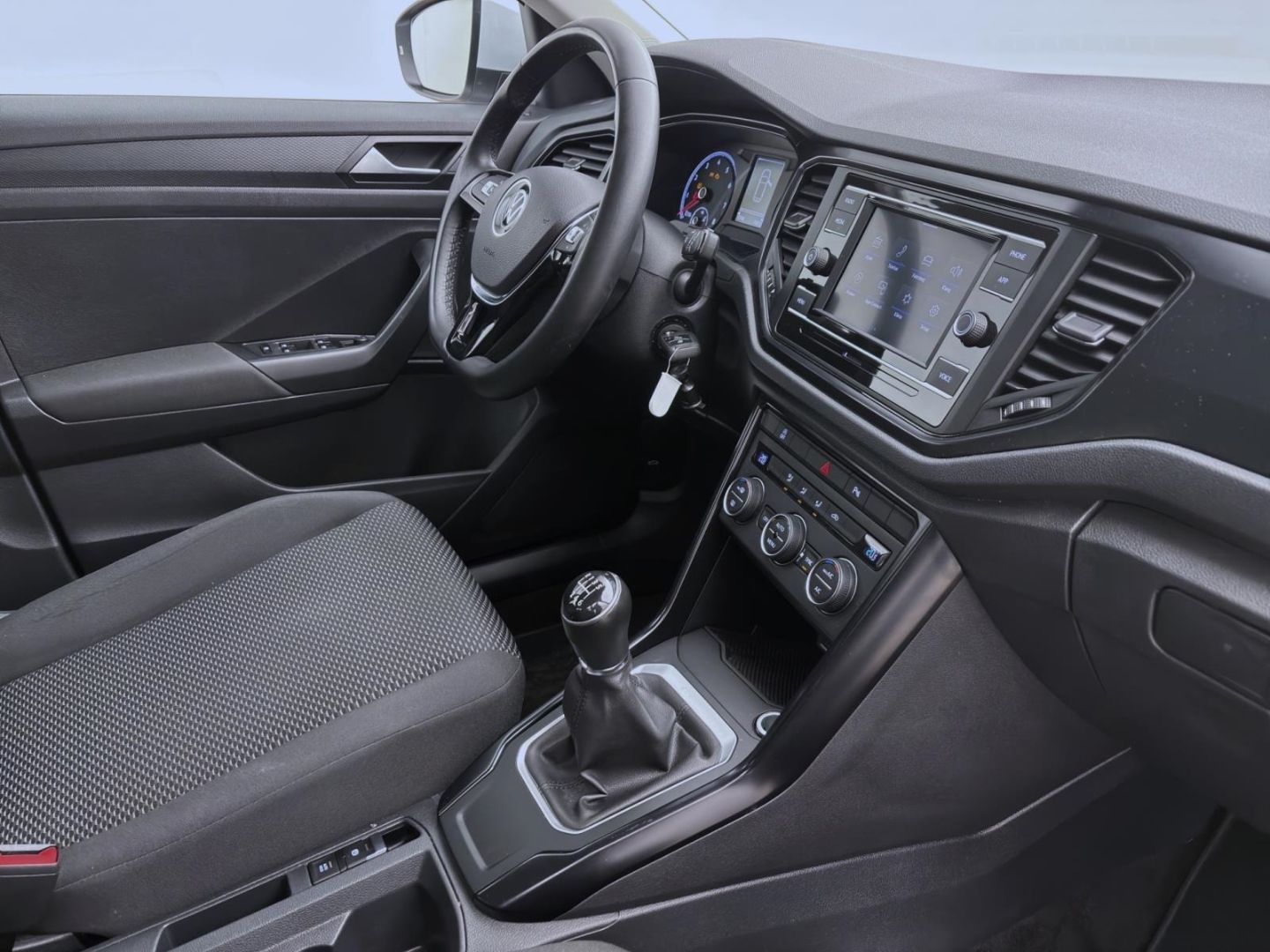 Volkswagen T-Roc 1.0 TSI - Samsaru's Car Outlet