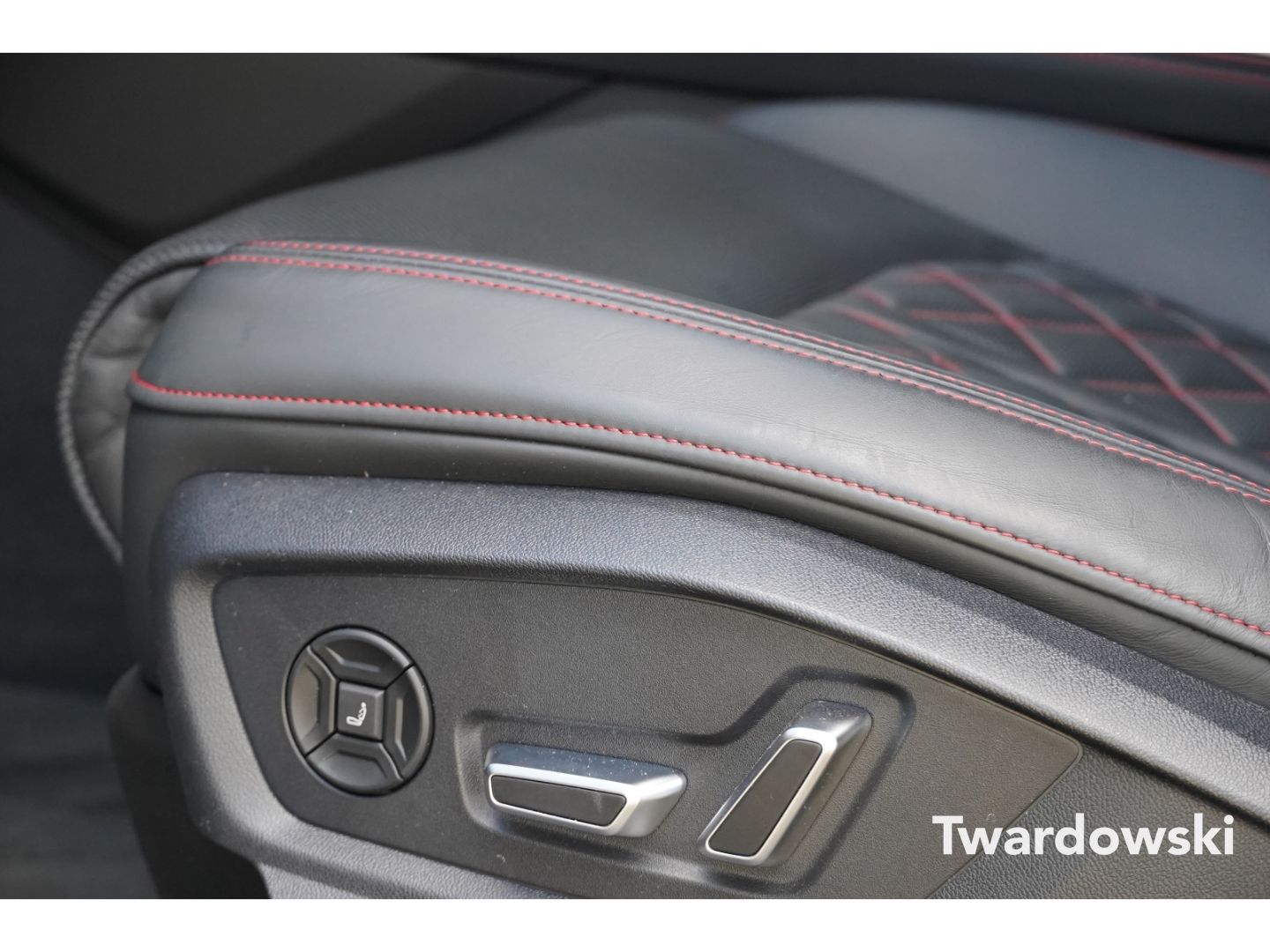 Audi Q8 50 TDI S line Pano HUD Matrix 23''B&O AHK 360