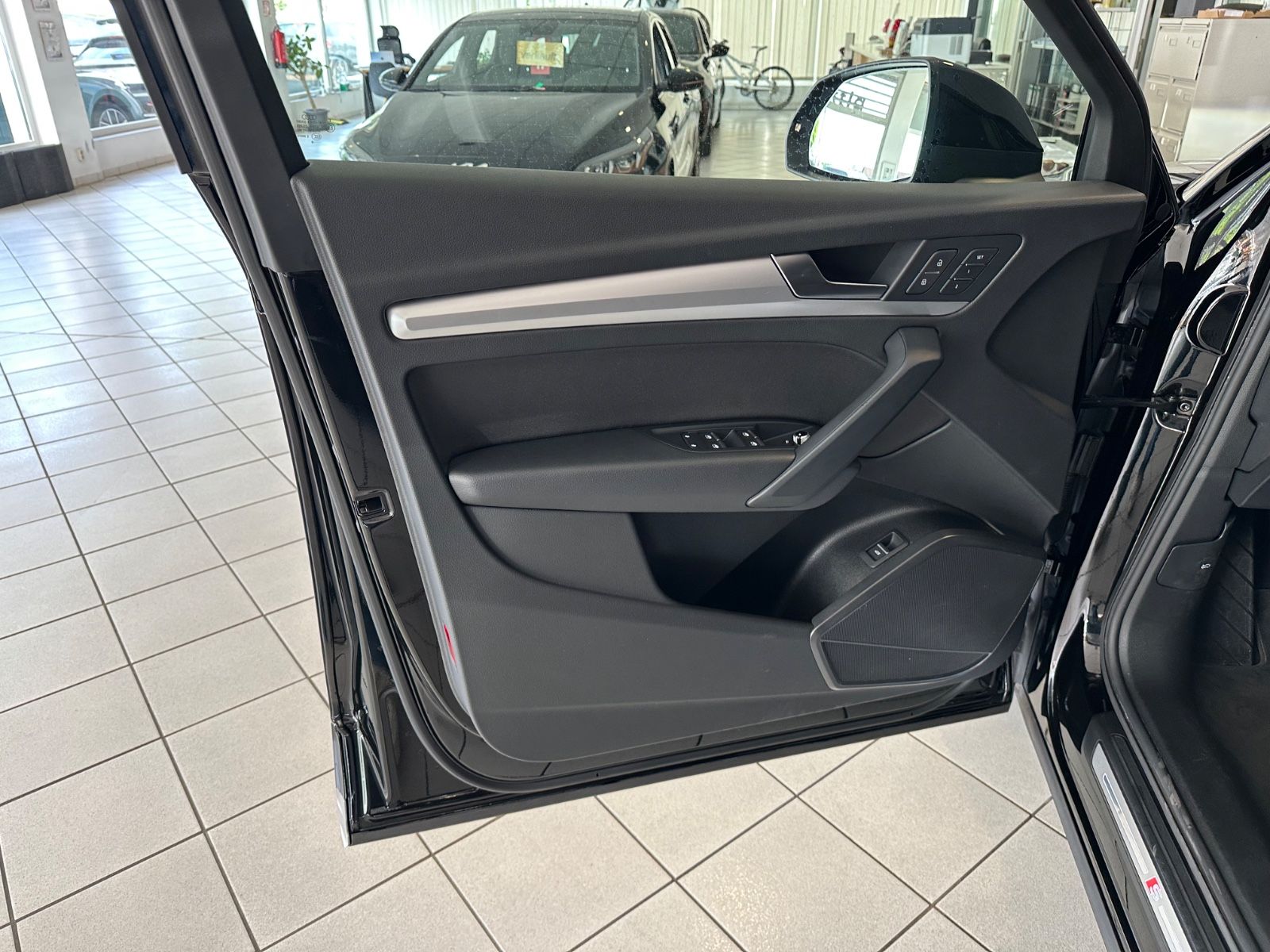 Audi Q5 40 TDI quattro S line - Samsaru's Car Outlet