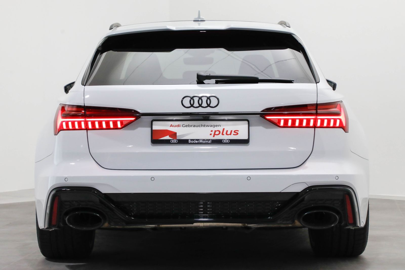 Audi RS 6 Avant AHK Matrix HUD Keramik Pano 305km/h