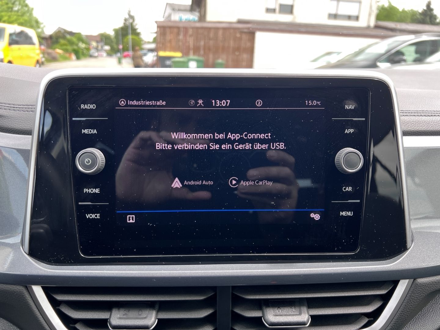 Volkswagen T-Roc 1.0 TSI Style - Samsaru's Car Outlet