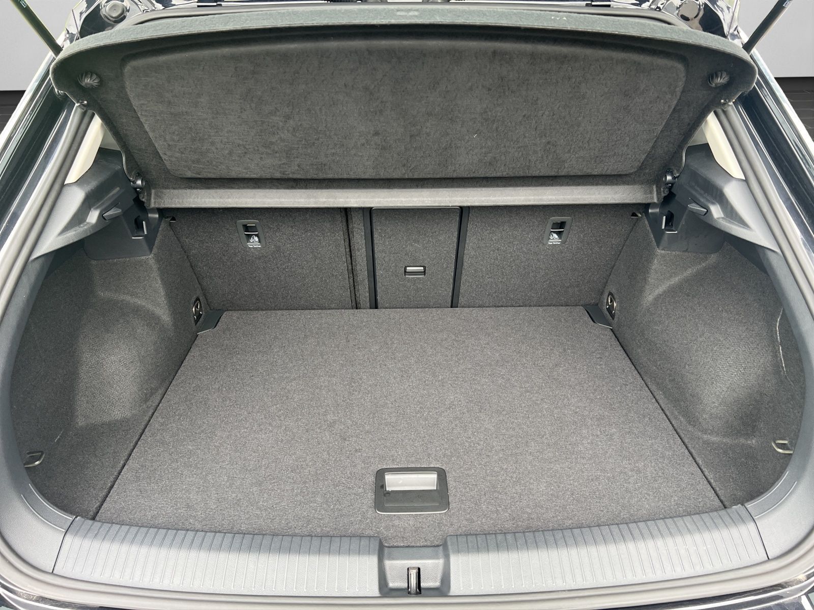 Volkswagen T-Roc 2.0 TDI Style - Samsaru's Car Outlet