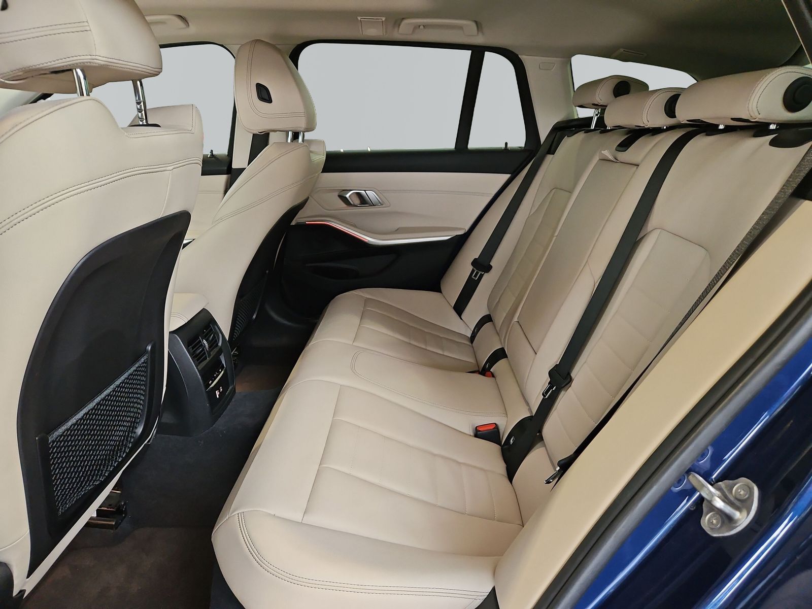 BMW 330e xDrive Touring LuxuryLine - Samsaru's Car Outlet