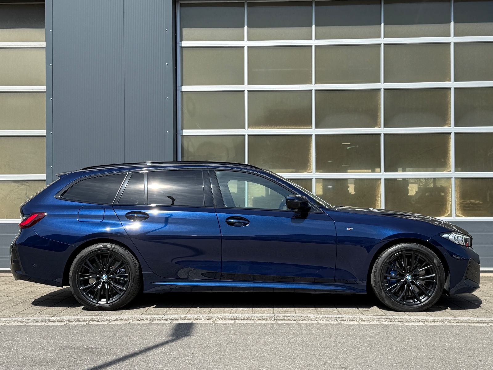 BMW 320 d xDrive M-SPORT - Samsaru's Car Outlet
