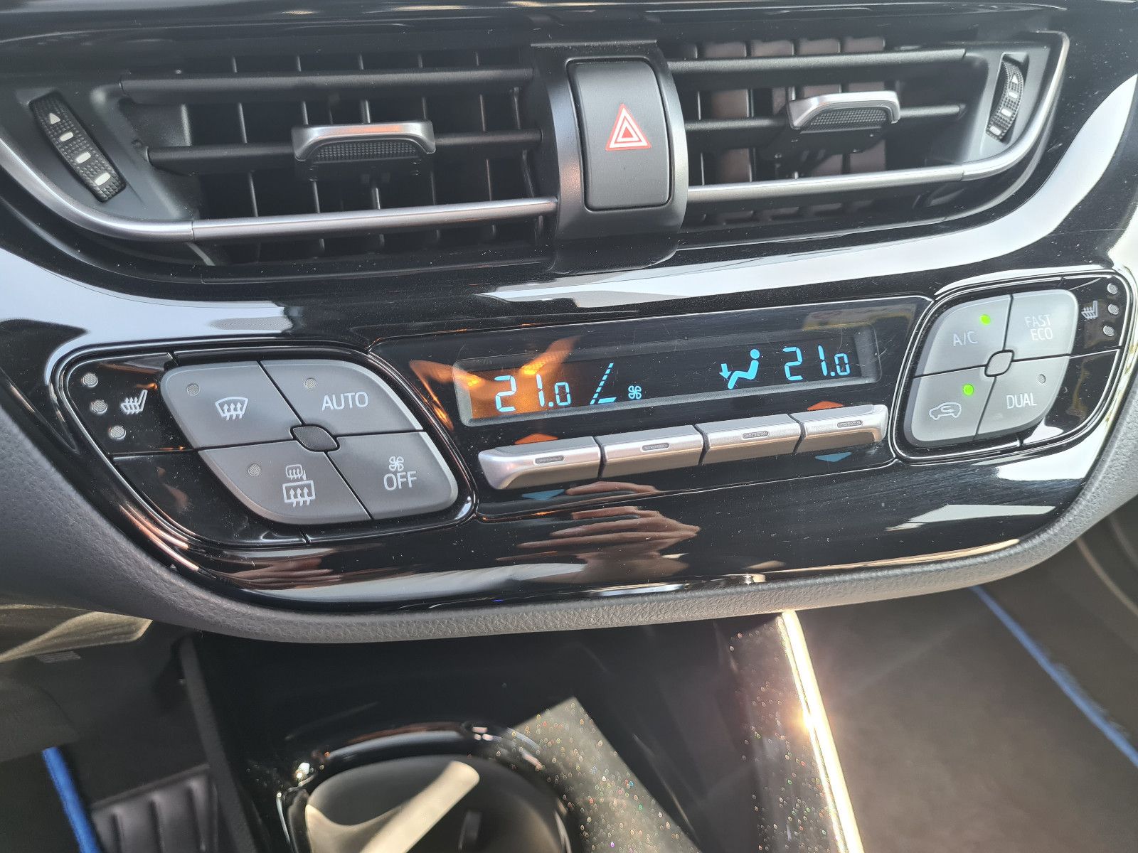 Toyota C-HR Hybrid Style - Samsaru's Car Outlet