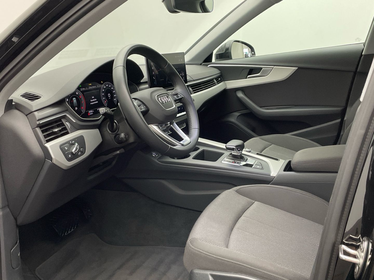 Audi A4 Avant 35 TFSI S line - Samsaru's Car Outlet
