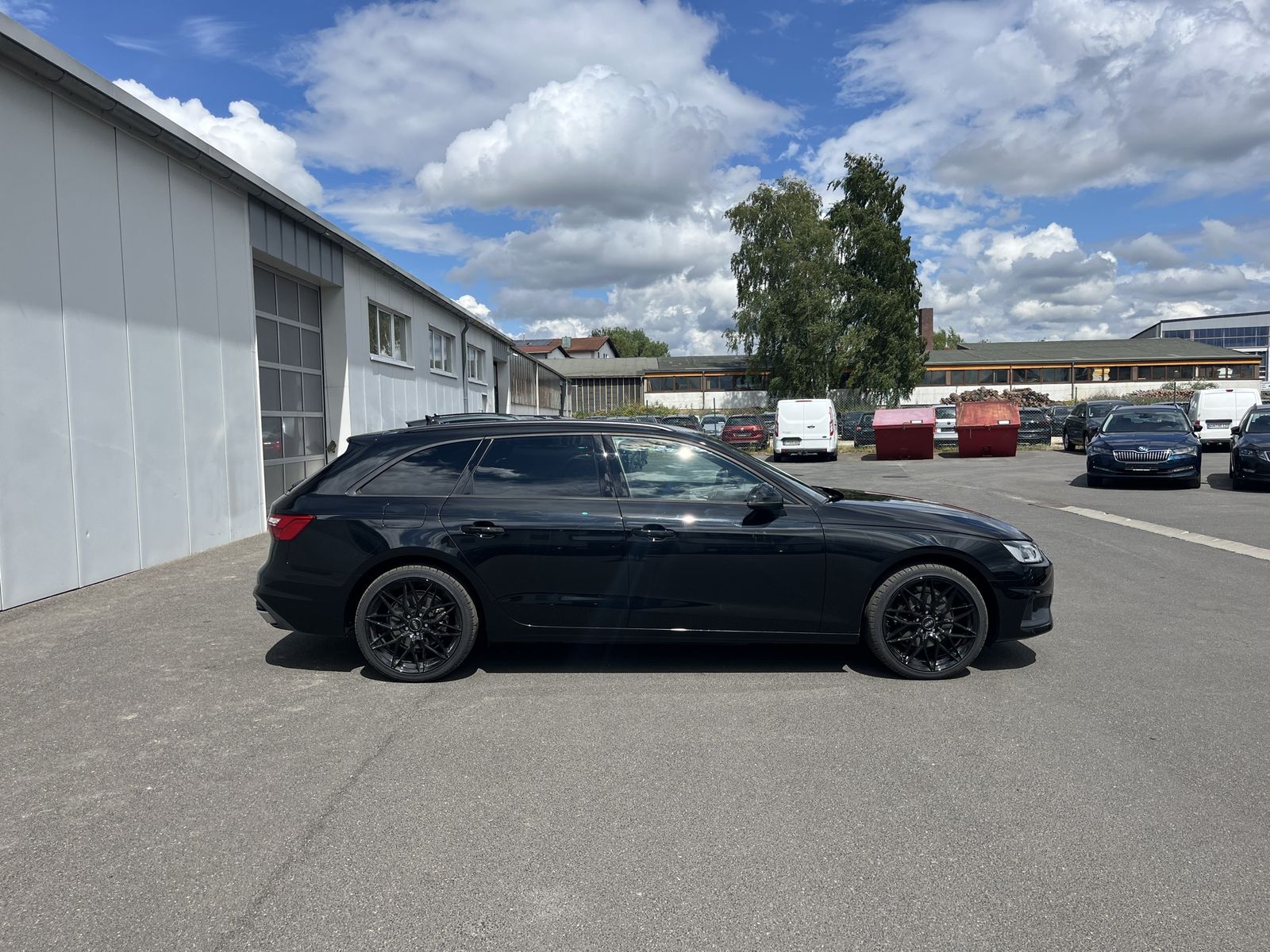 Audi A4 Avant 35 2.0 TFSI S-Line Optik Blackline - Samsaru's Car Outlet