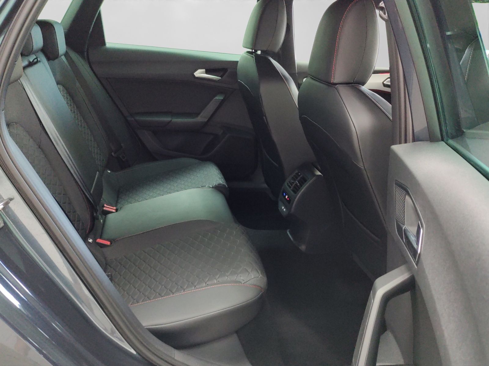 Seat Leon Sportstourer 2.0 TDI DSG FR NAVI AHK ACC GJ