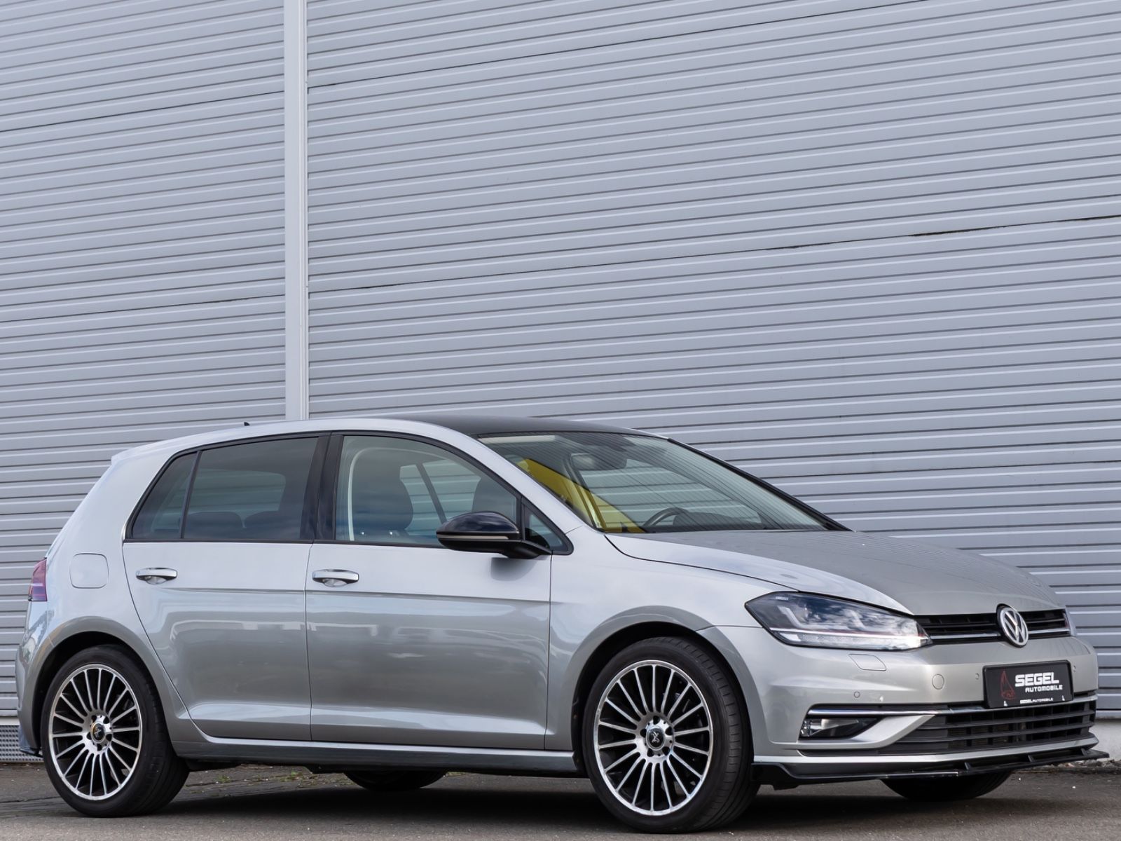 Volkswagen Golf VII 1.5TSI Highline - Samsaru's Car Outlet