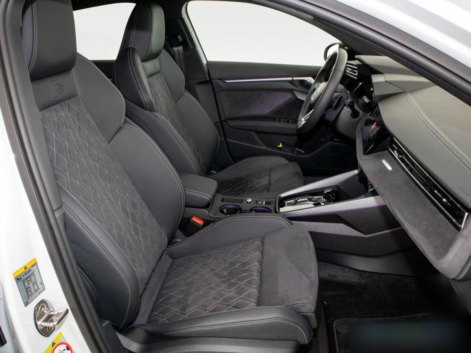 Audi A3 Limousine S line 35 TFSI S tronic - Samsaru's Car Outlet