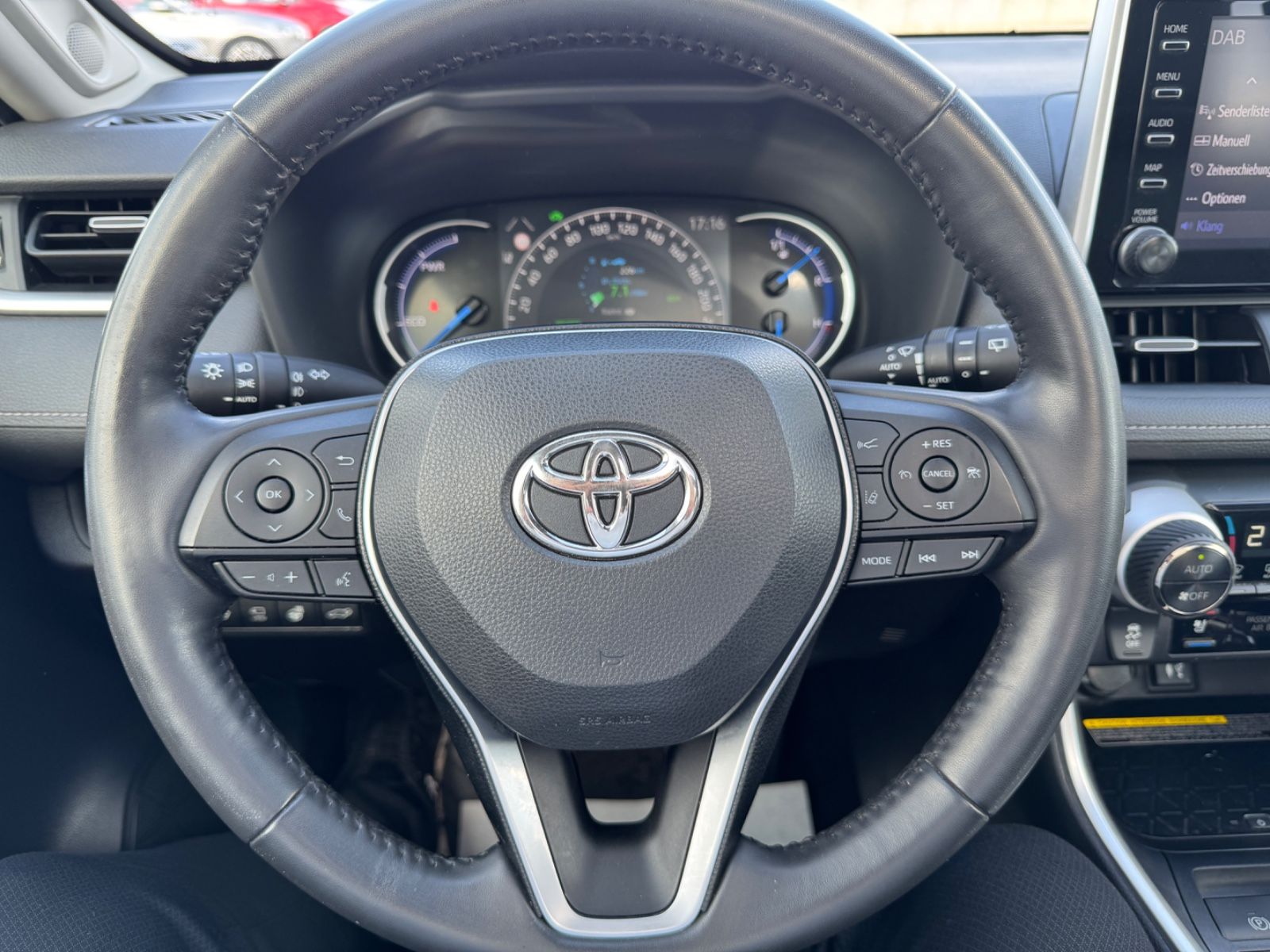 Toyota RAV 4 RAV4 Hybrid 4x4 Lounge - Samsaru's Car Outlet
