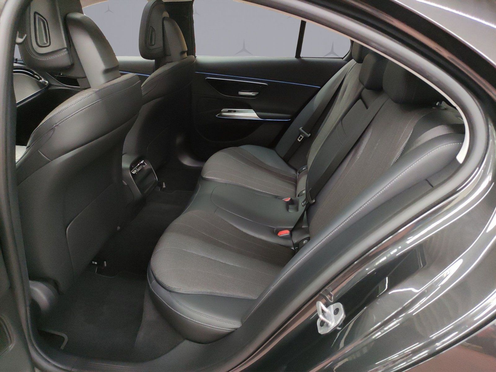 Mercedes-Benz E 220 d AVANTGARDE - Samsaru's Car Outlet