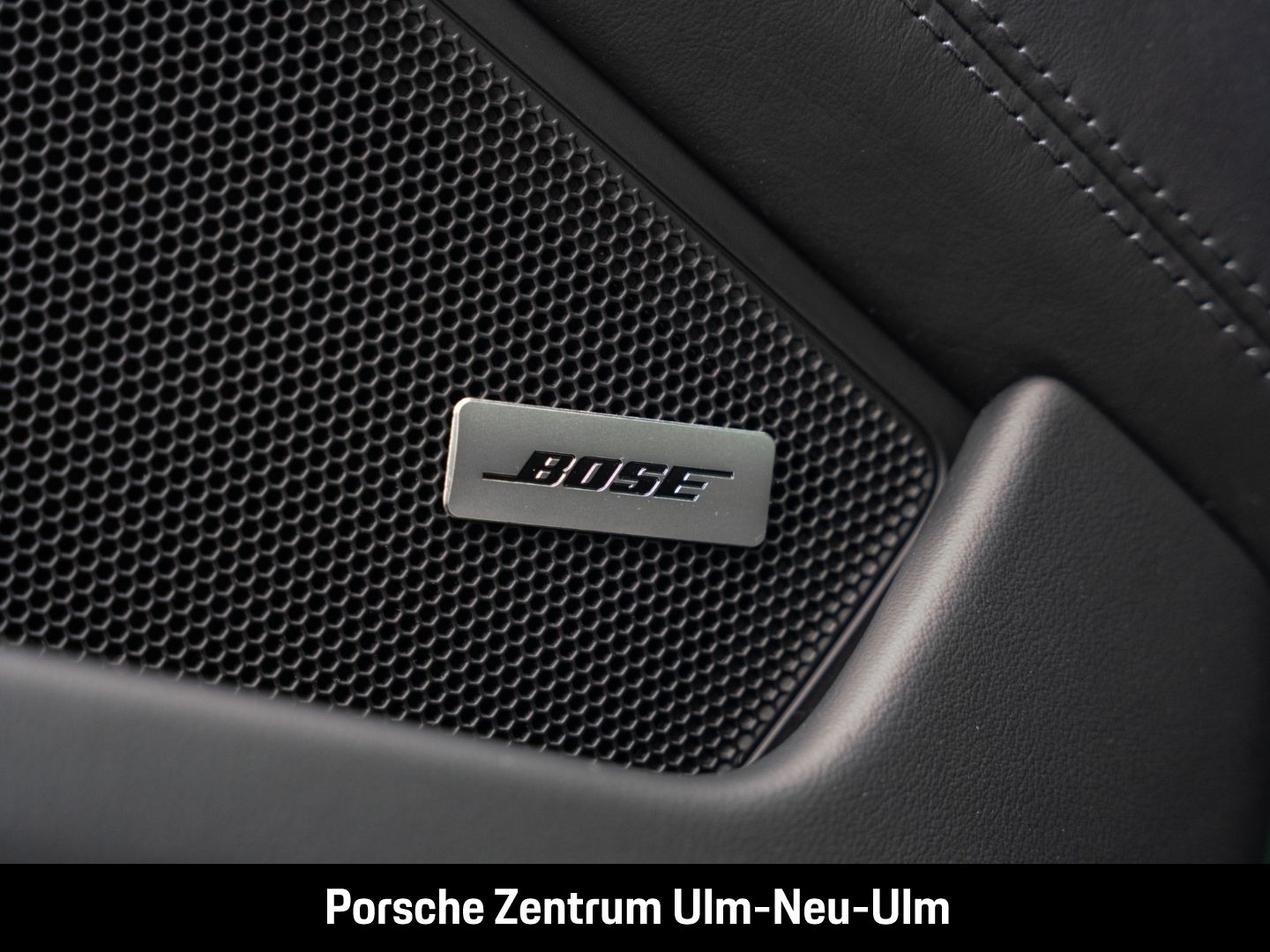 Porsche 992 911 Turbo S Pythongrün Sportabgasanlage LED
