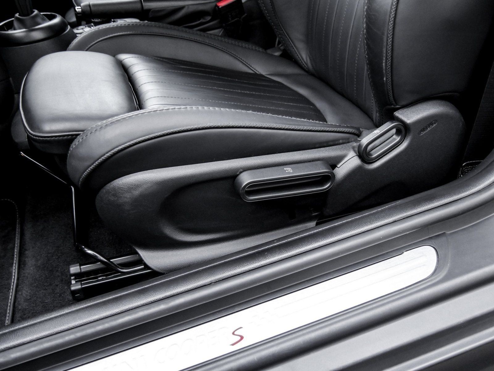 MINI Cooper S YOUNIQUE - Samsaru's Car Outlet