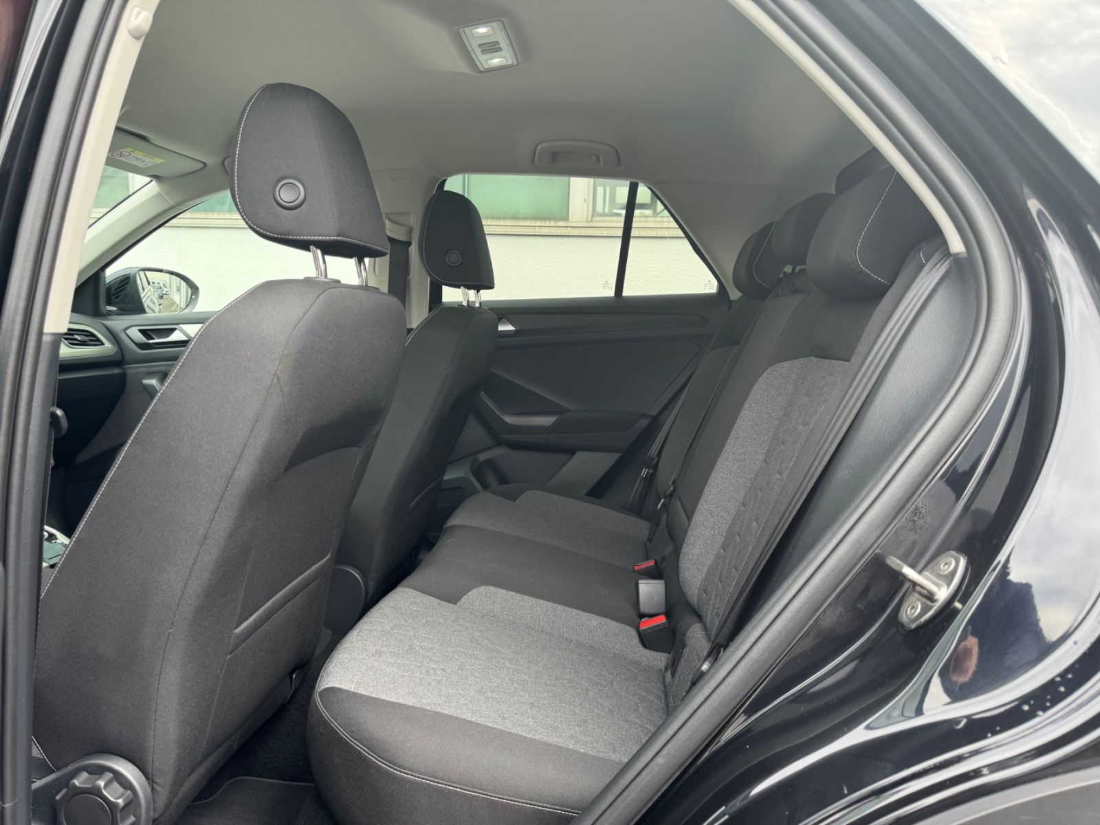 Volkswagen T-Roc Move - Samsaru's Car Outlet