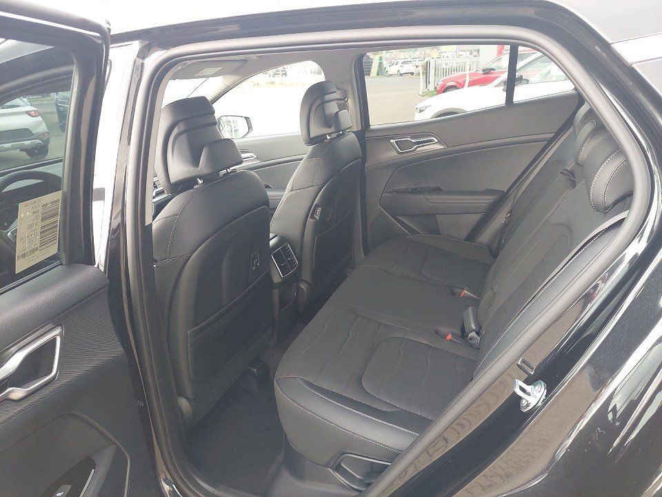 Kia Sportage Vision 1.6T Hybrid Komfort 2WD - Samsaru's Car Outlet