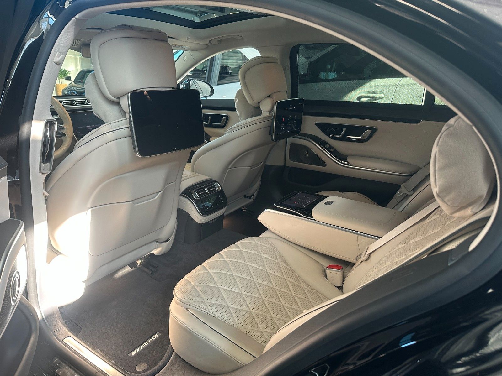 Mercedes-Benz S 580 4Matic L - Samsaru's Car Outlet