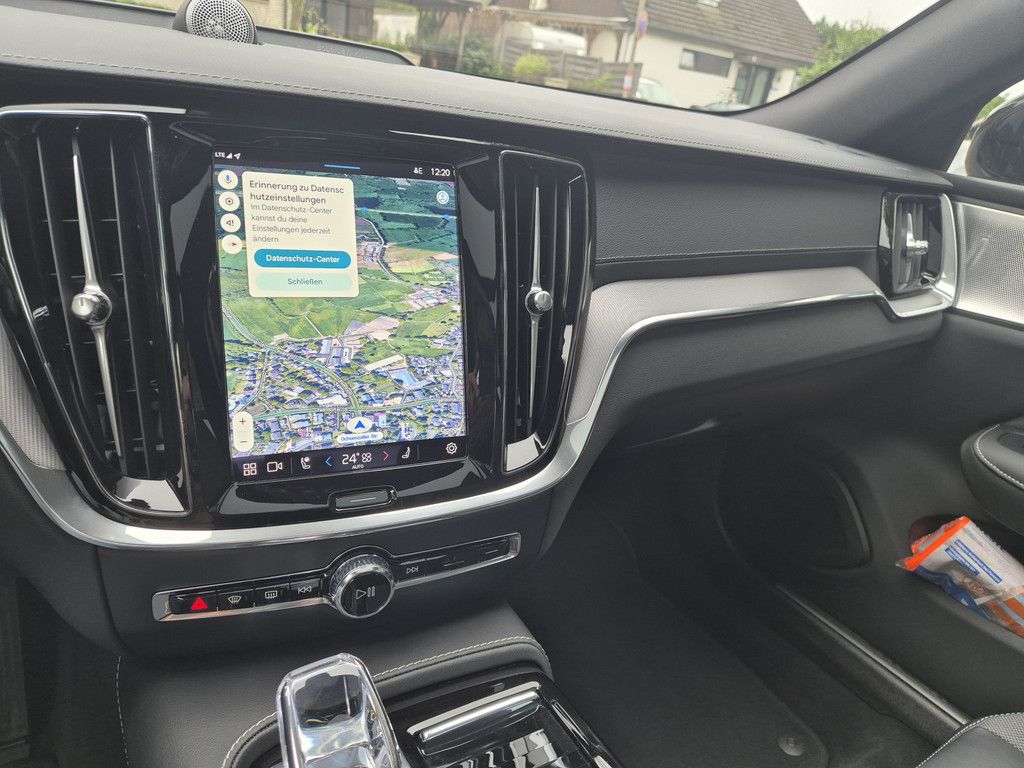 Volvo S60 T8 Ultimate Dark Recharge Plug-In Hybrid AWD