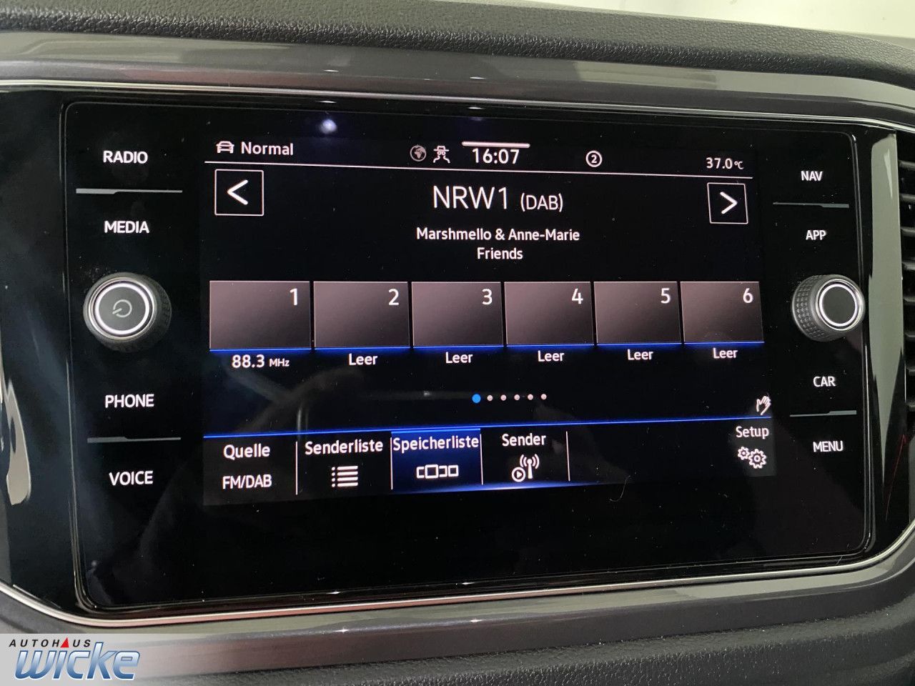 Volkswagen T-Roc 1.5 TSI DSG Sport - Samsaru's Car Outlet