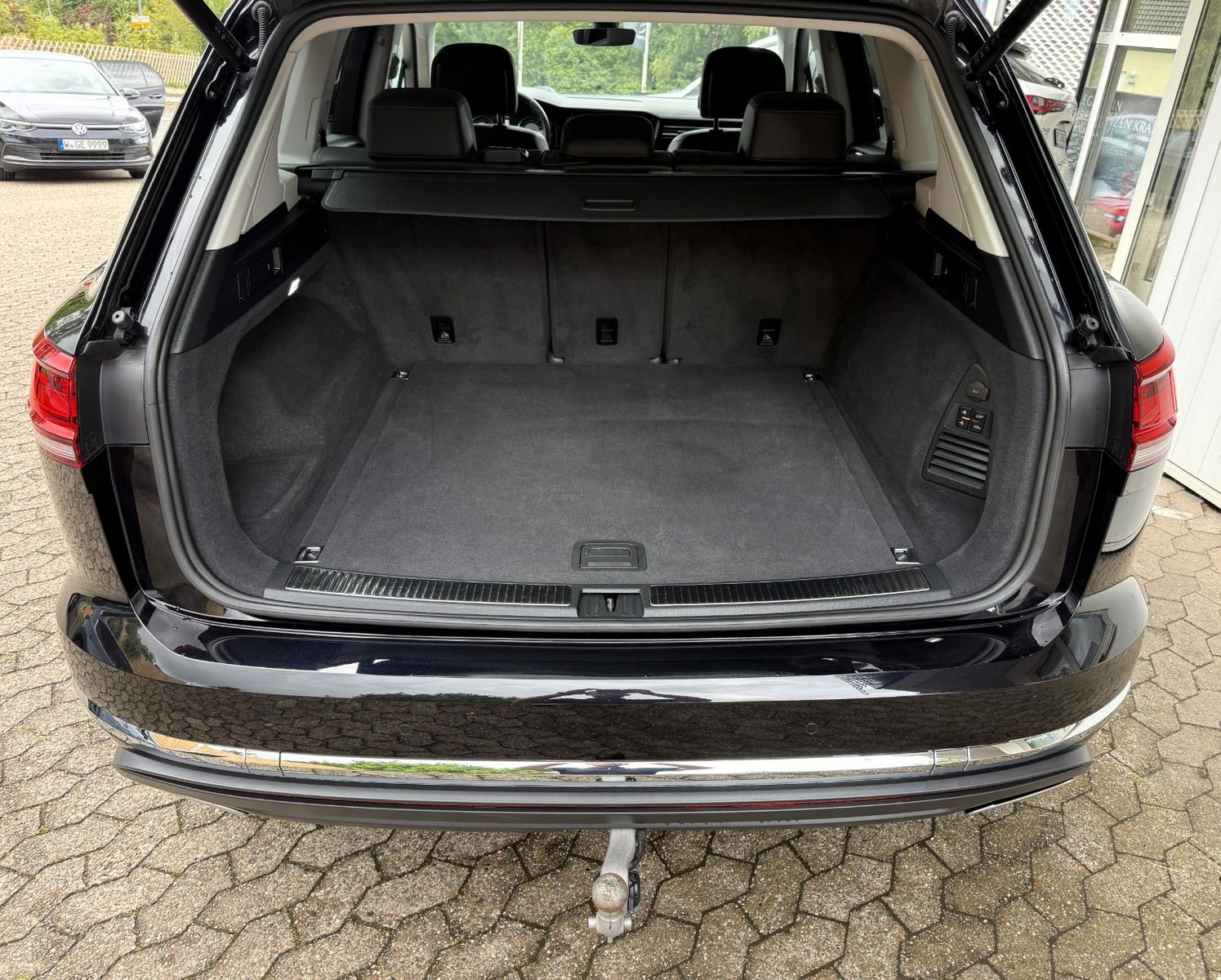 Volkswagen Touareg Elegance 4Motion TDI - Samsaru's Car Outlet