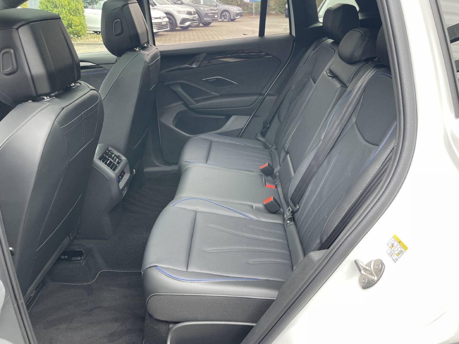 Volkswagen Tiguan TDI R-Line AHK 20Z Area Black Leder Pano