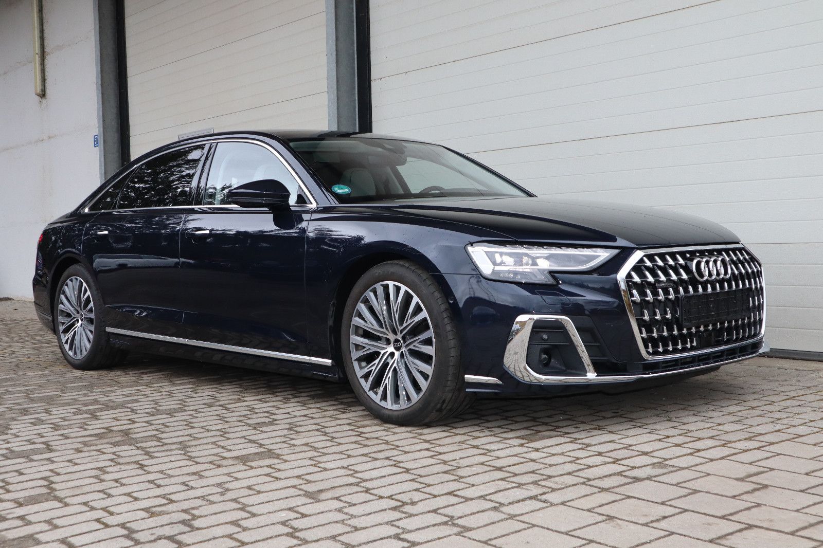 Audi A8L 60 TFSIe lang exclusive - Samsaru's Car Outlet