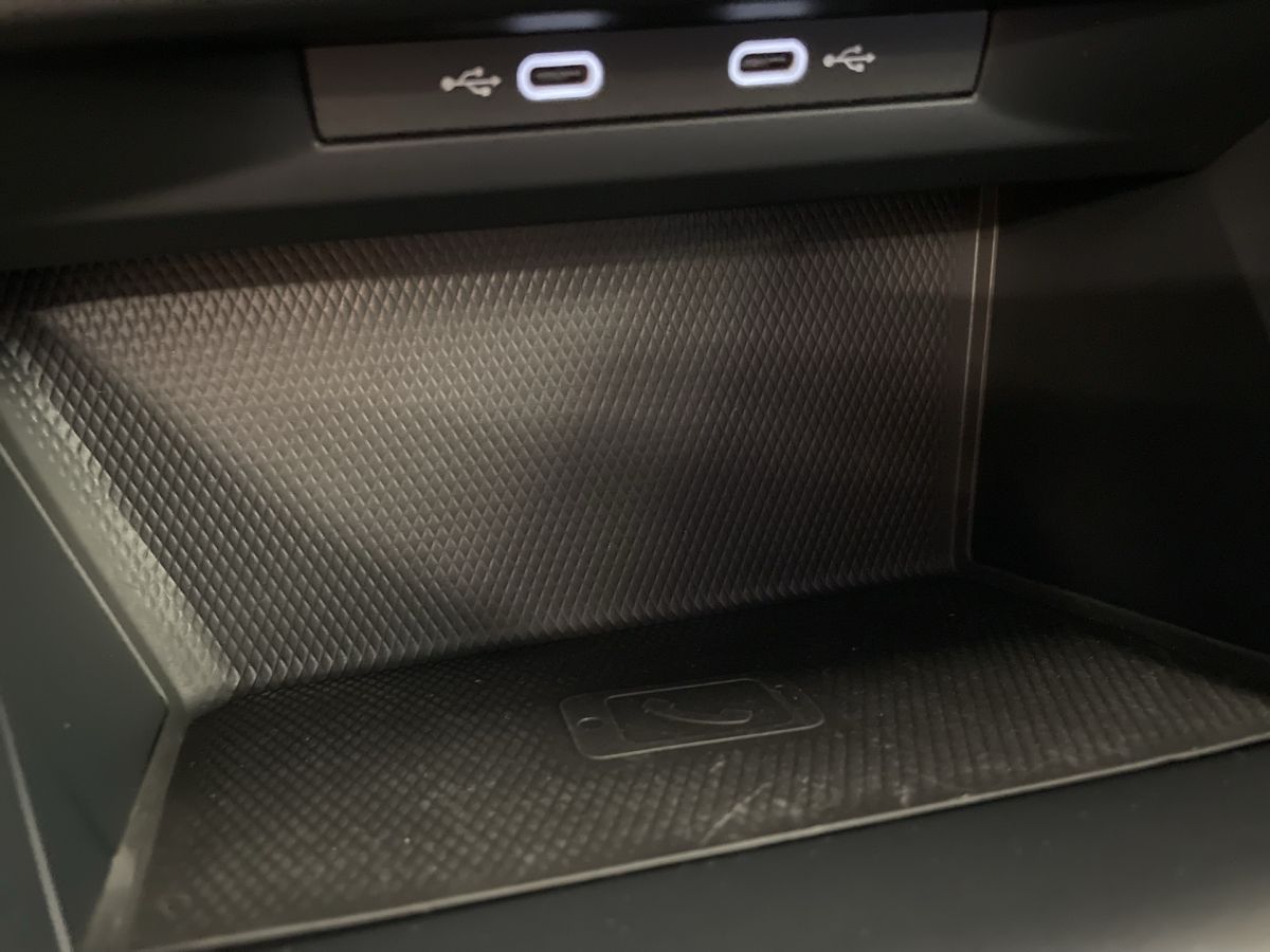 Volkswagen Golf Life 2.0 TDI DSG - Samsaru's Car Outlet
