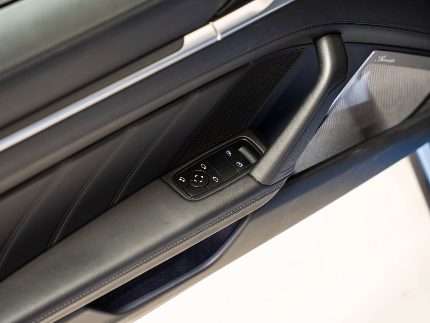Porsche 992 Turbo S Burmester InnoDrive PCCB Lift-VA