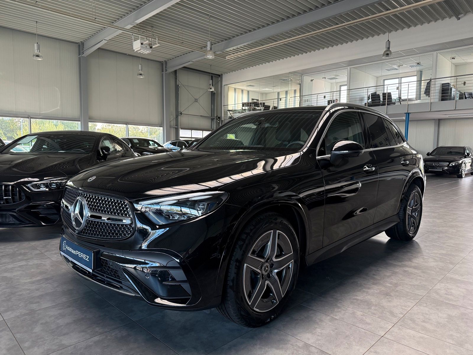Mercedes-Benz GLC 300 4M AMG PREMIUM BURMESTER- PANORAMA- AHK!