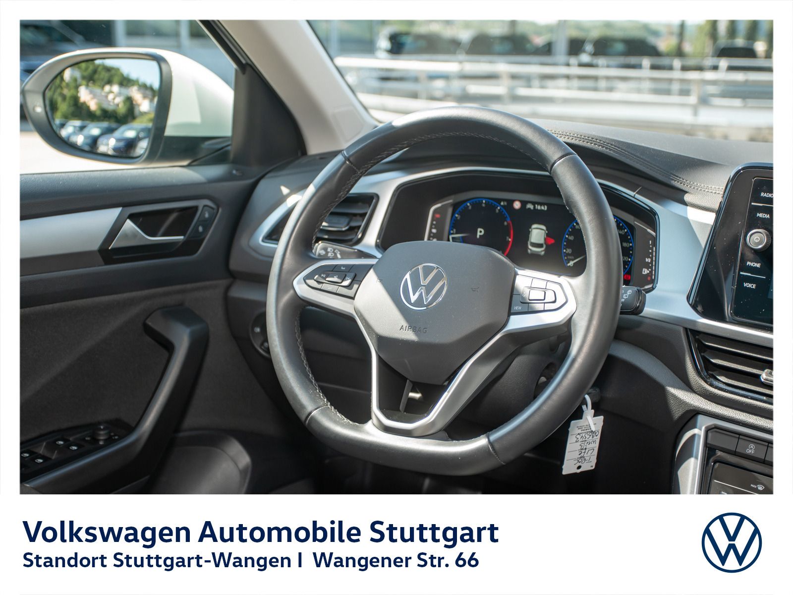 Volkswagen T-Roc Life 1.5 TSI DSG - Samsaru's Car Outlet