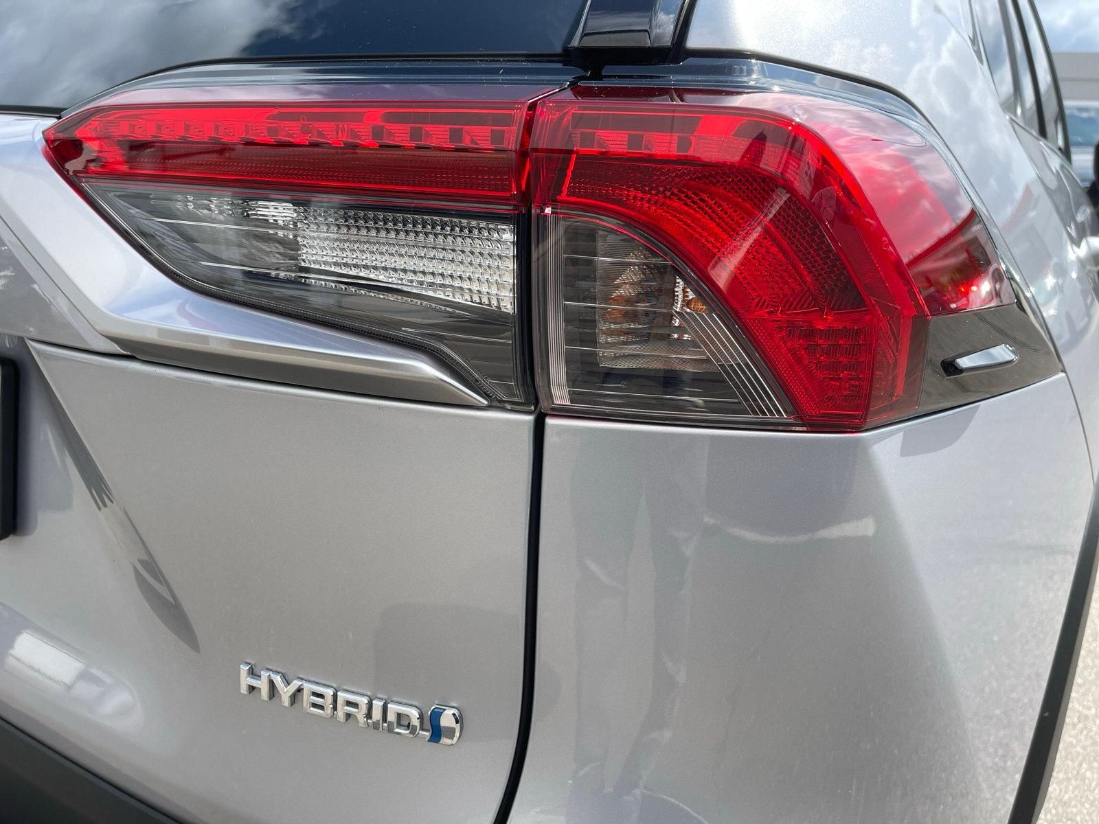 Toyota RAV4 2.5 Hybrid 4x2 - Samsaru's Car Outlet