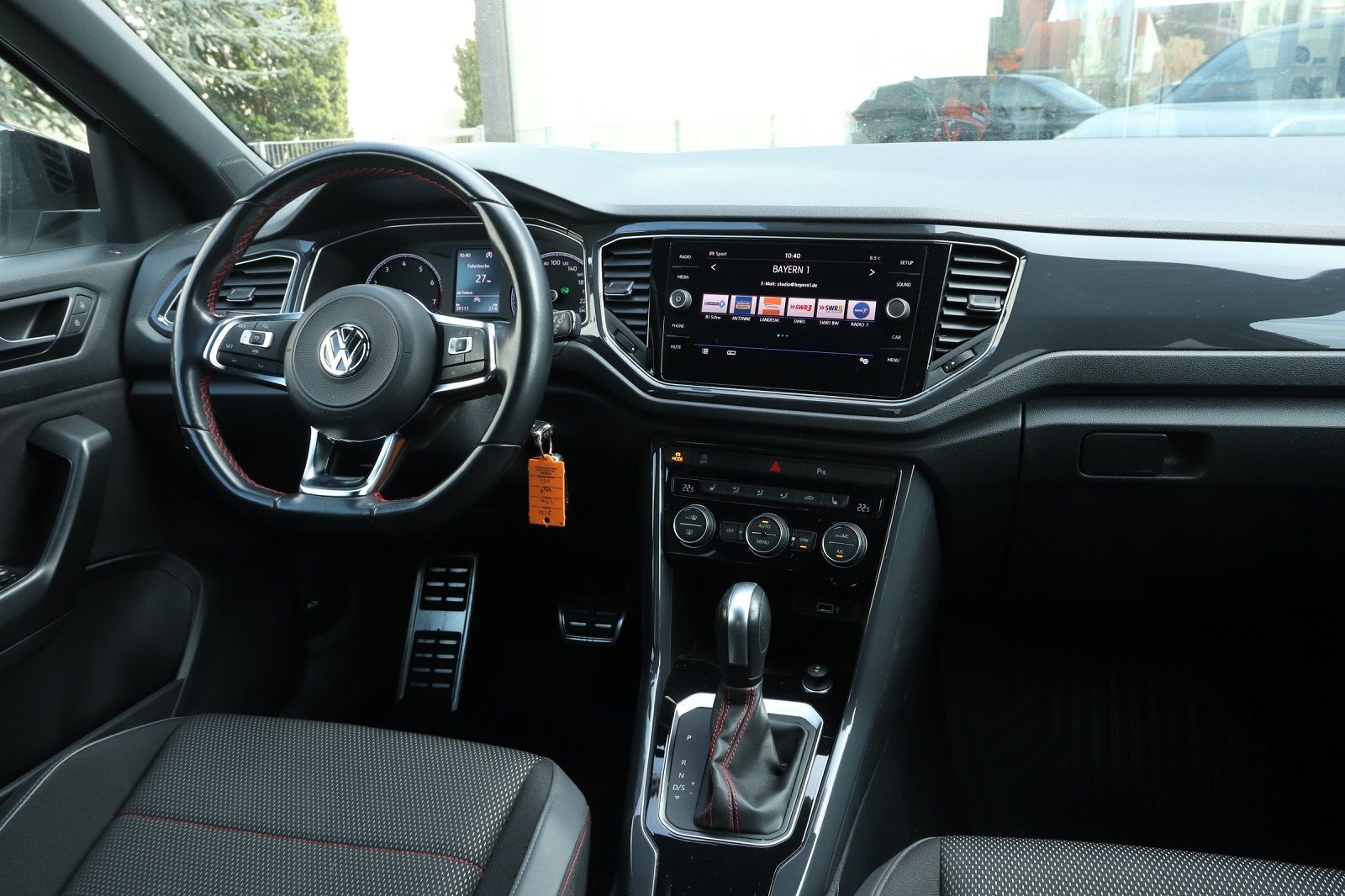 Volkswagen T-Roc 1.5 TSI Sport - Samsaru's Car Outlet