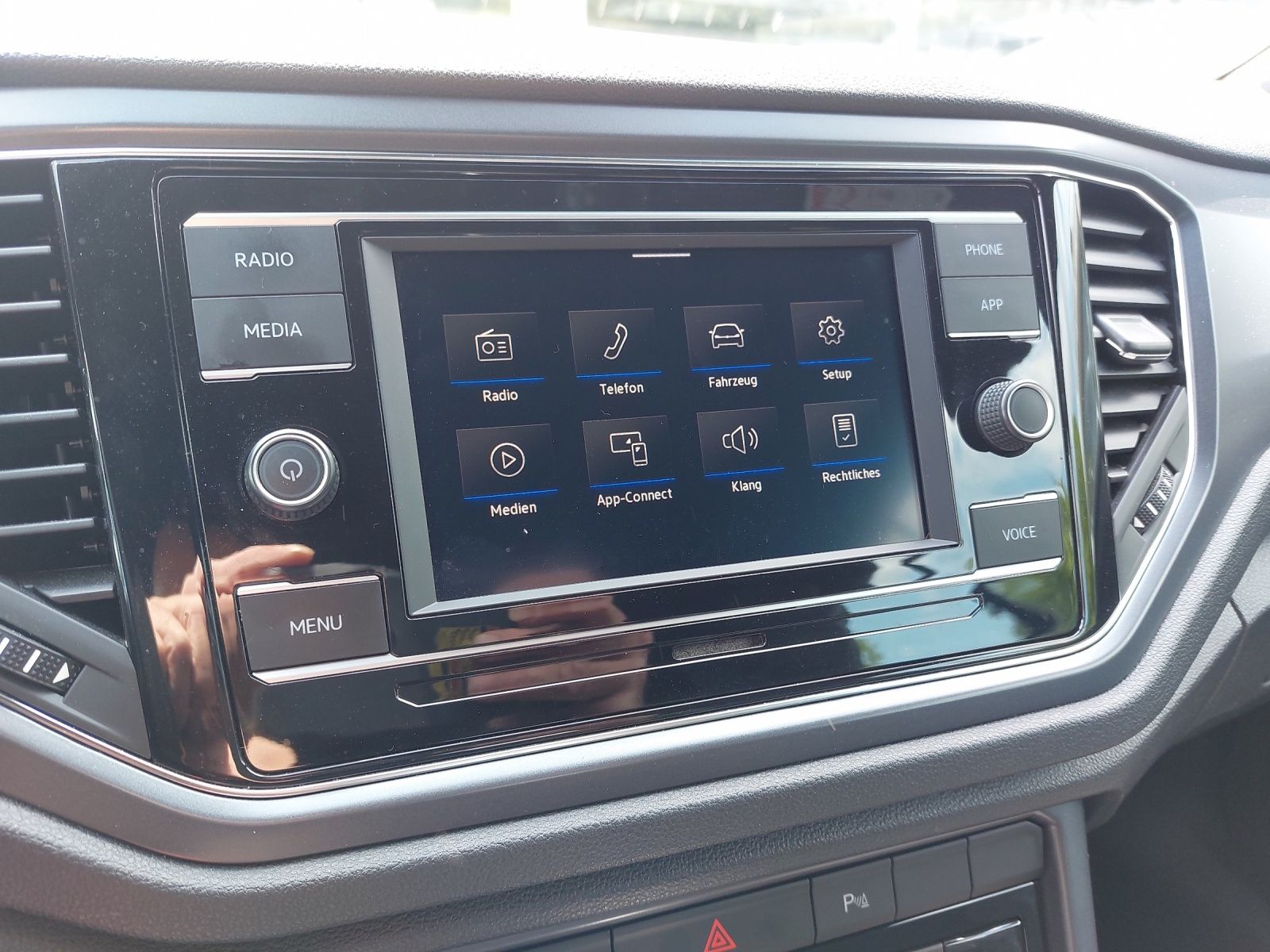 Volkswagen T-Roc 1.5 TSI DSG R-Line - Samsaru's Car Outlet