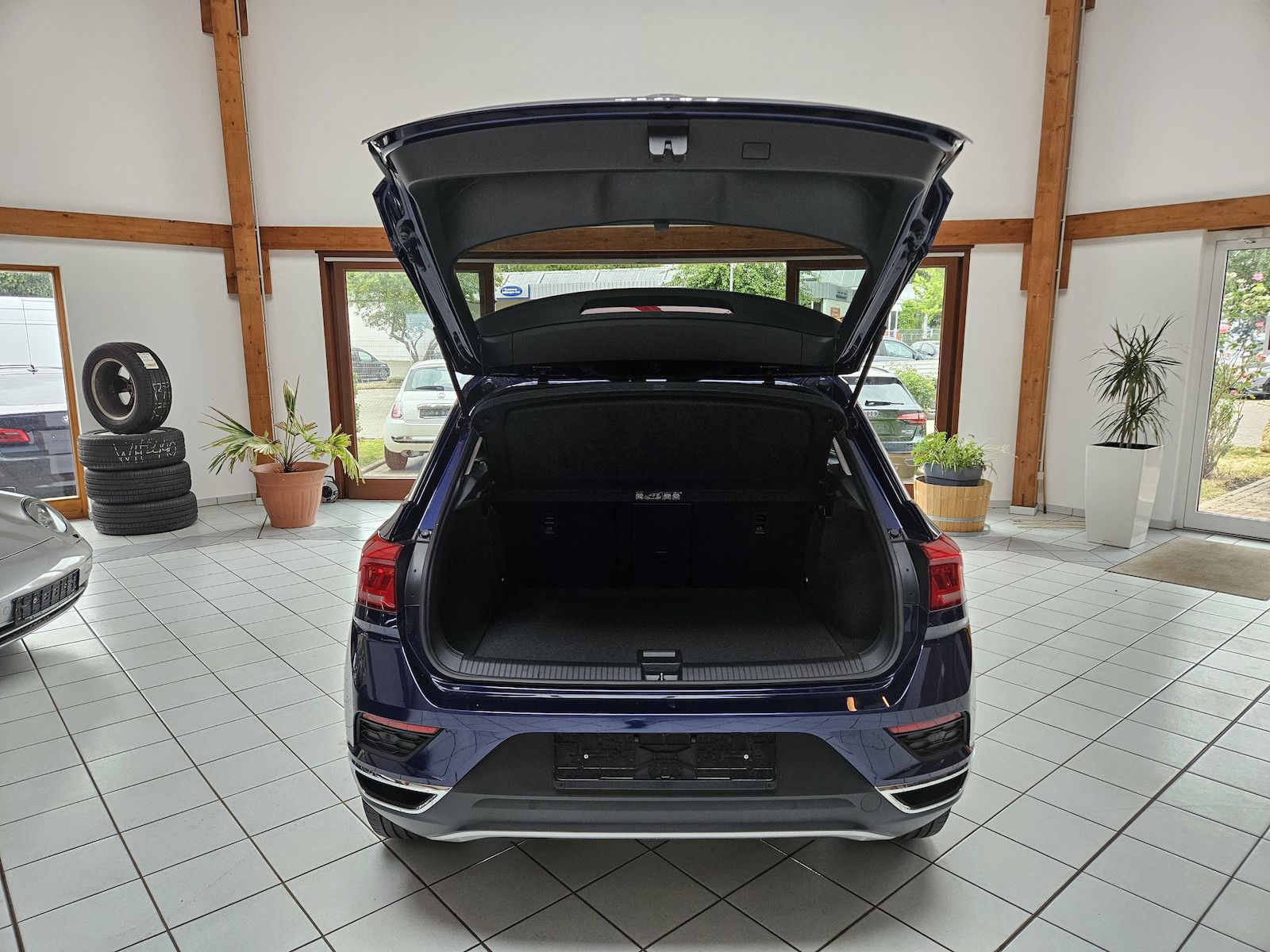 Volkswagen T-Roc 1.5 TSI Style - Samsaru's Car Outlet