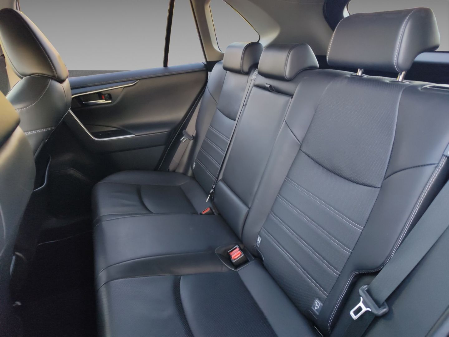 Toyota RAV 4 Hybrid Lounge - Samsaru's Car Outlet