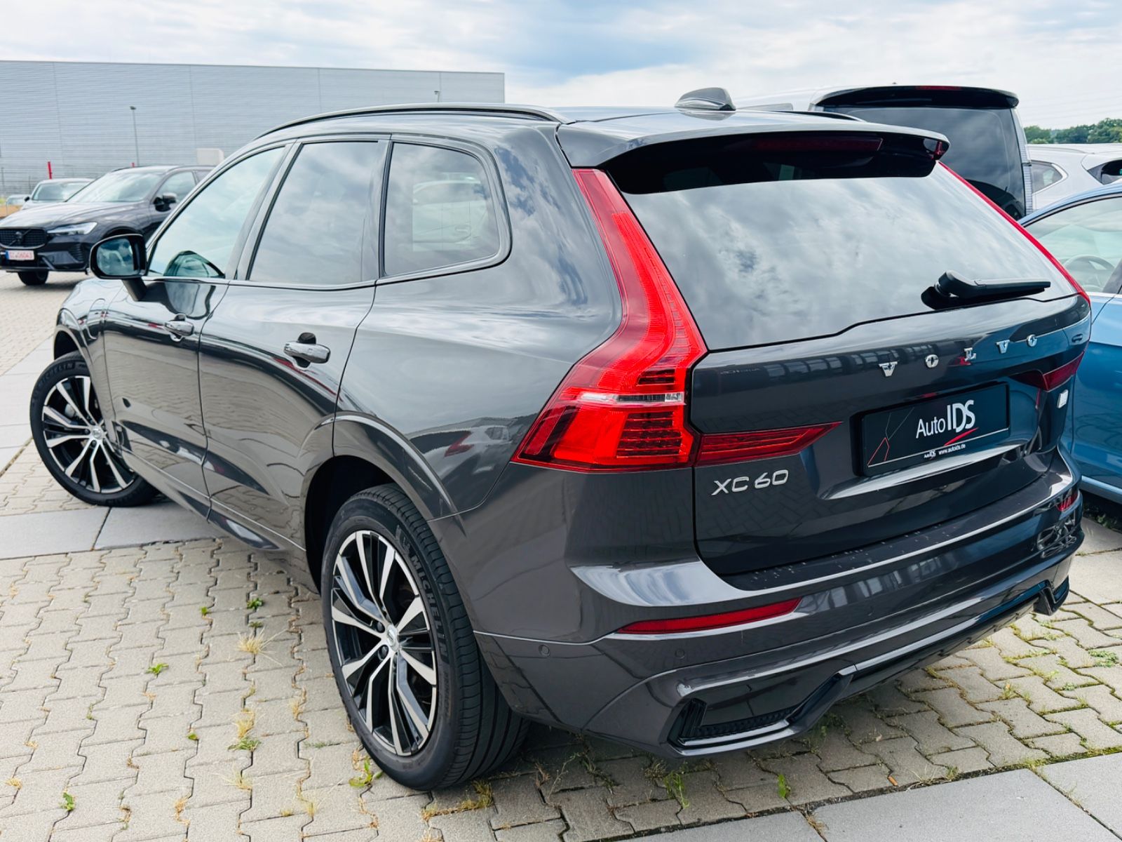 Volvo XC60 T8 Ultimate Dark Recharge HEICO V-Max offen