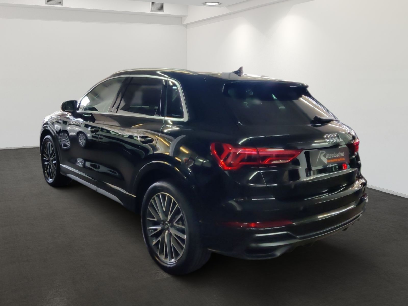 Audi Q3 quattro S line - Samsaru's Car Outlet