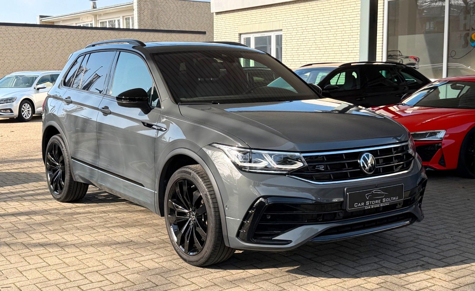 Volkswagen Tiguan R-LINE BLACK Pano 360° HuD Assist+ AHK 20