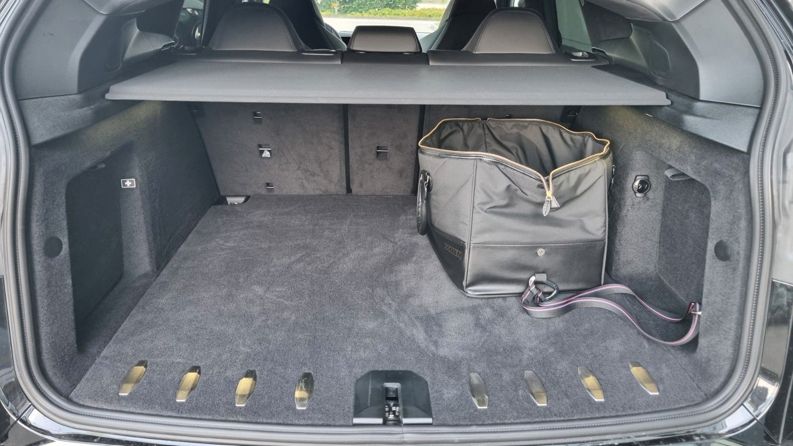 BMW XM 4.4i V8 LNP 190€ 8 Fach Bereift