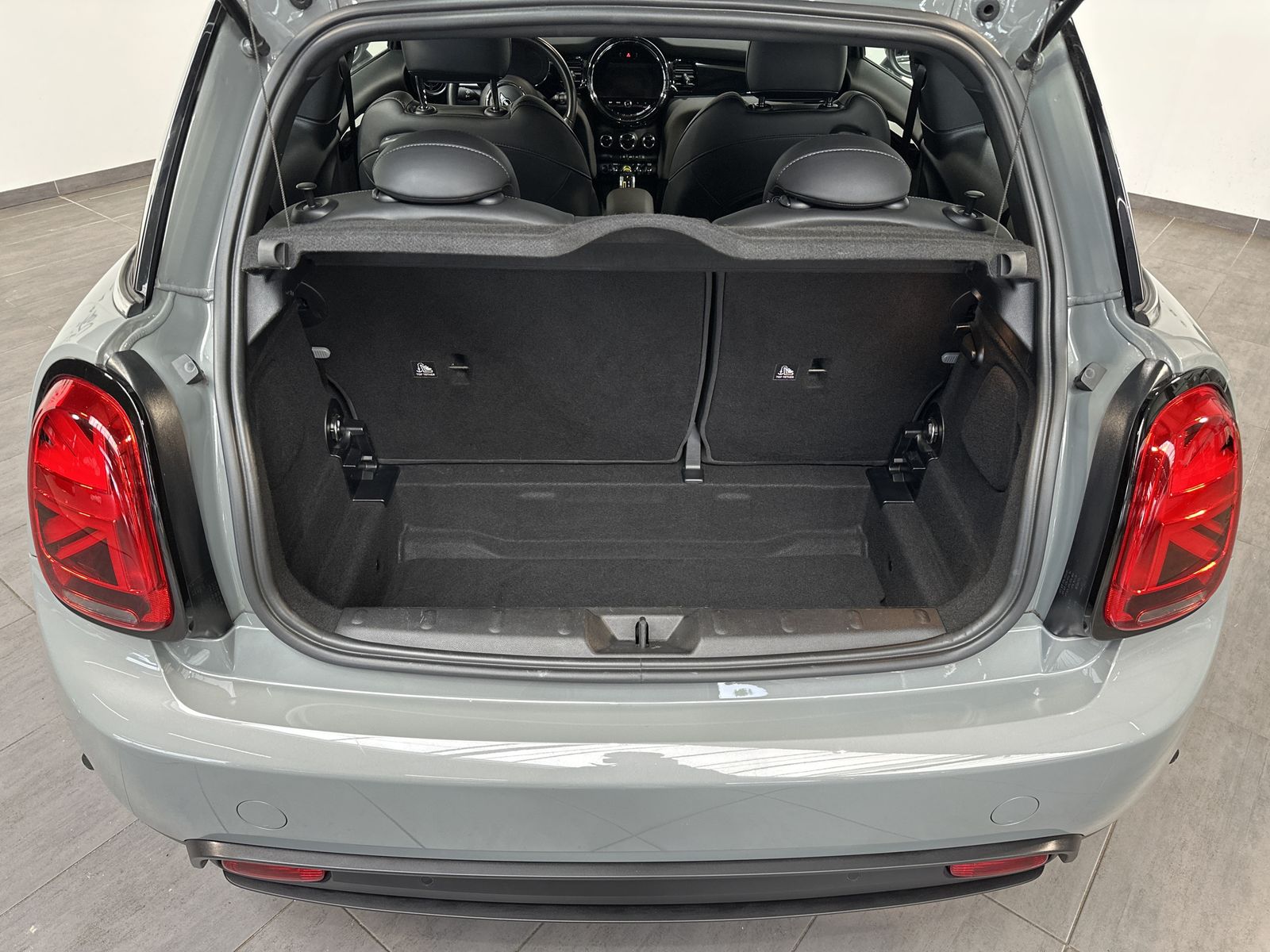 MINI Cooper SE Classic Trim Black - Samsaru's Car Outlet