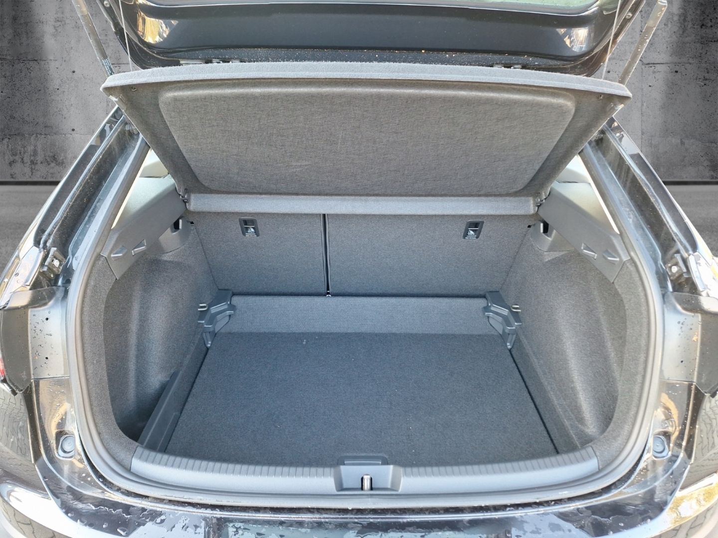 Volkswagen Taigo 1.0 TSI Life - Samsaru's Car Outlet