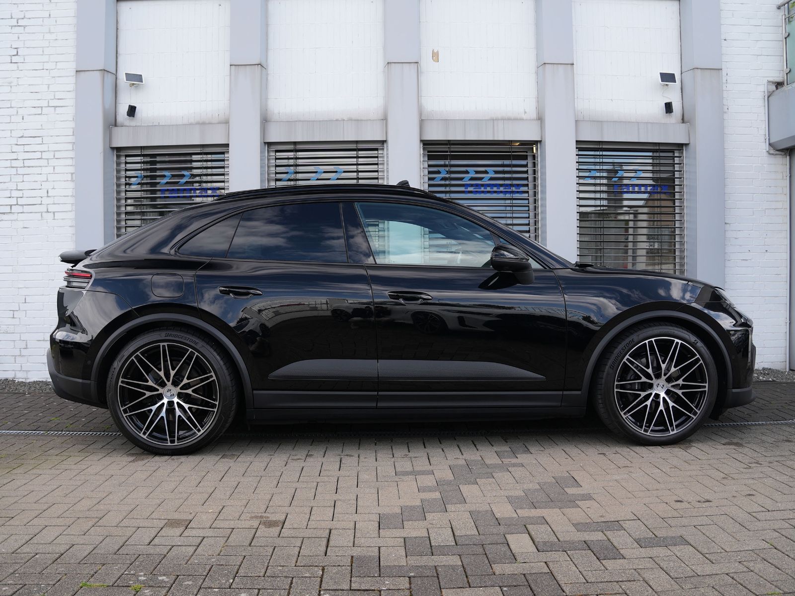 Porsche Macan 4 - Samsaru's Car Outlet
