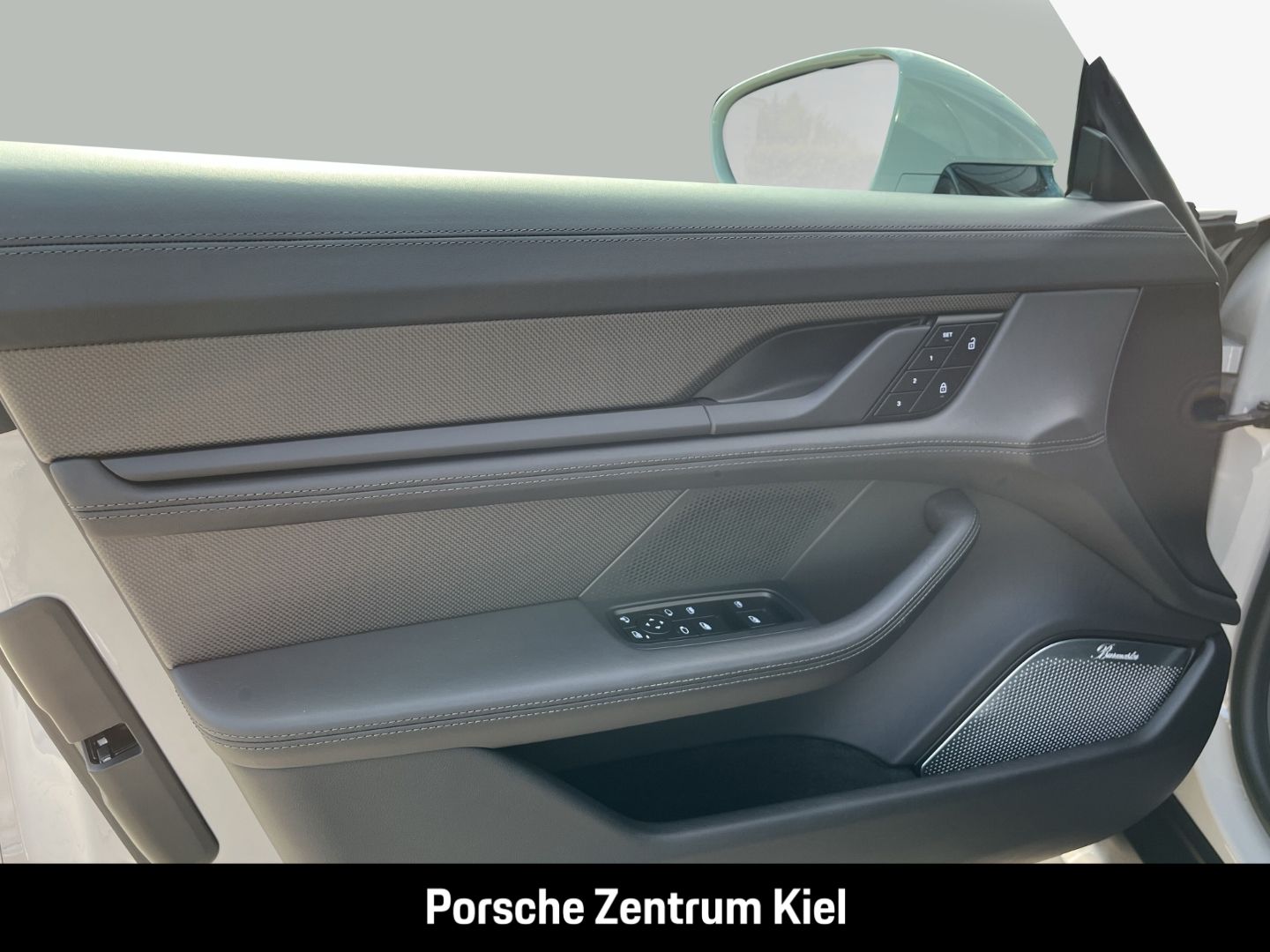 Porsche Taycan Turbo S Sport Turismo Burmester Sunshine-