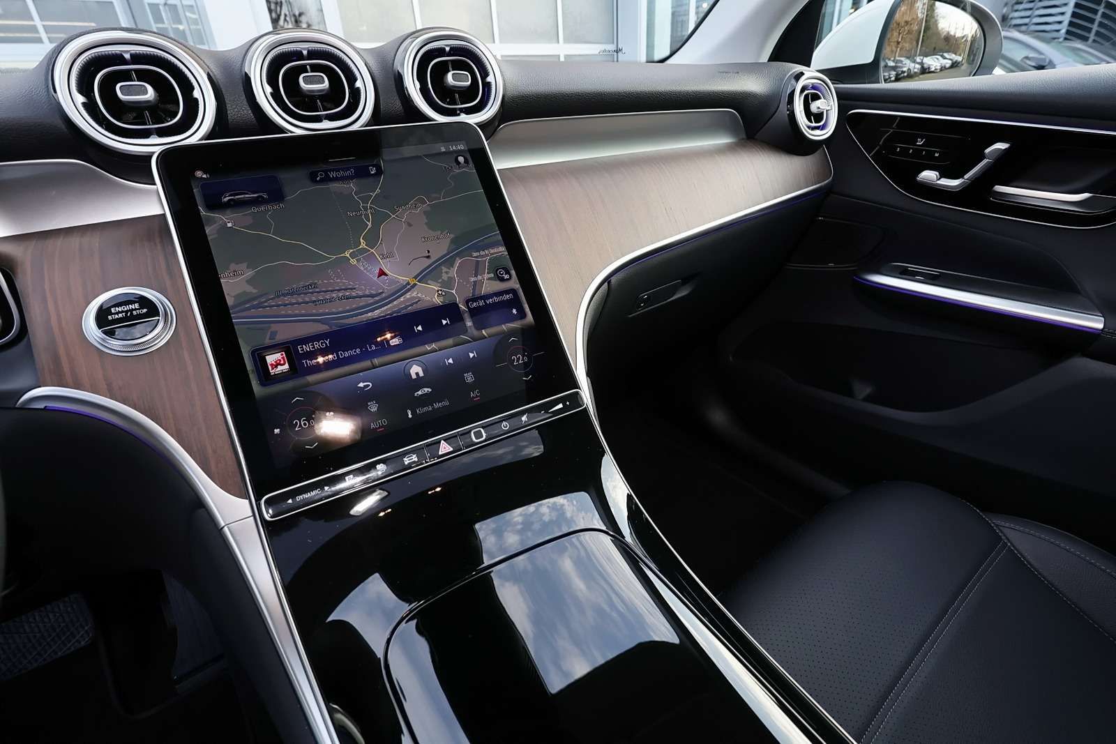 Mercedes-Benz GLC 300 e 4M AHK+PANO+DISTR+MEMORY+360°+LED+18"