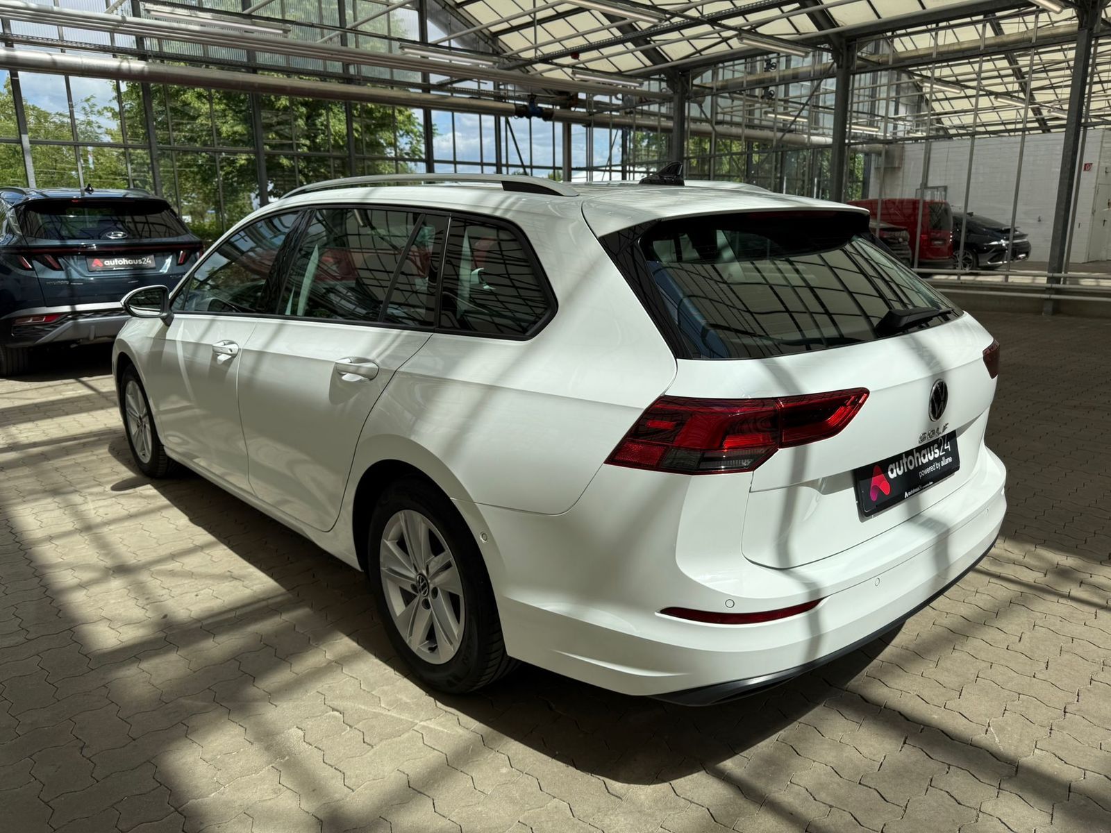 Volkswagen Golf VIII 2.0 TDI Life - Samsaru's Car Outlet