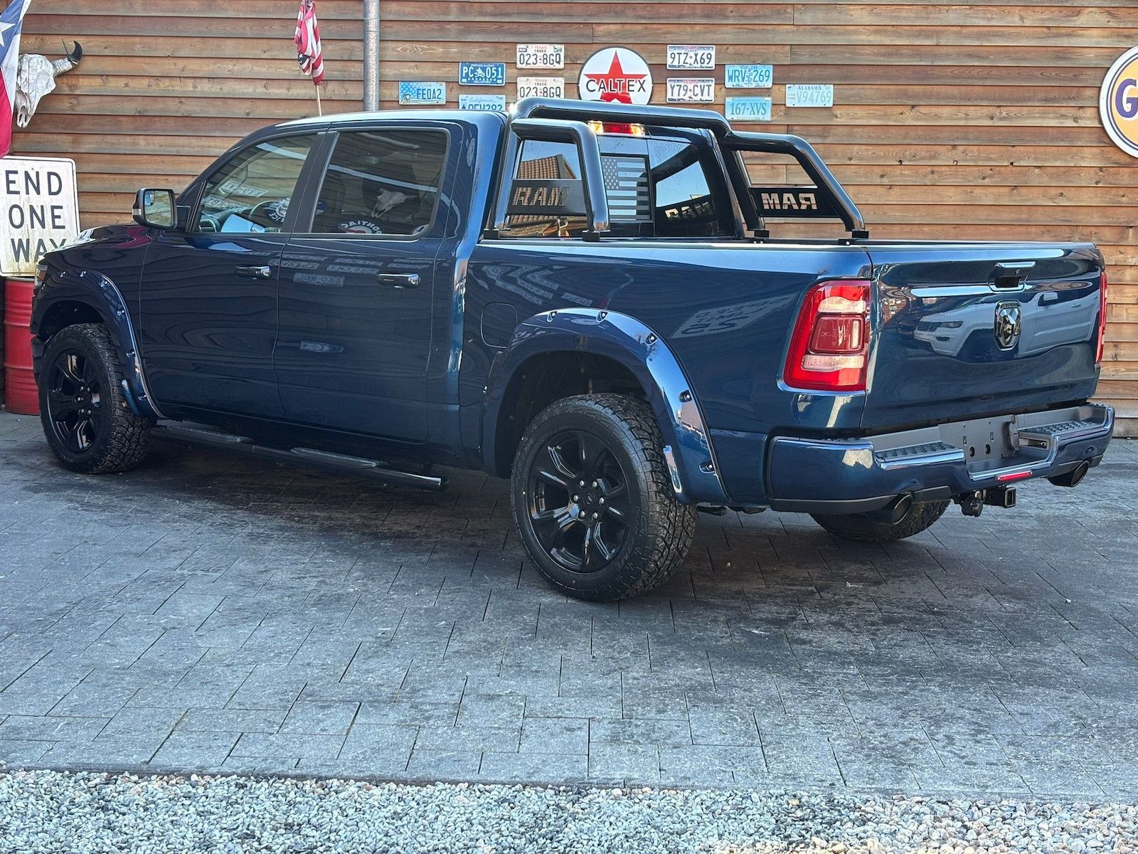 Dodge RAM 1500 Laramie LED AHK Memory 4x4 6-Sitzer