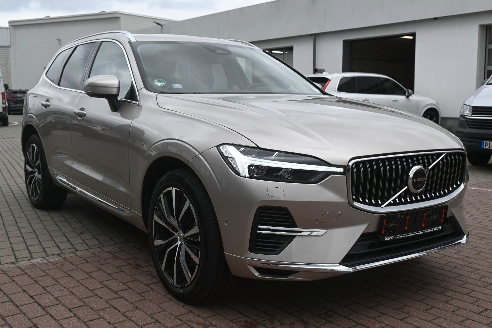 Volvo XC60 T8 Ultimate Bright RC Plug-In B&W*LUFT*360°