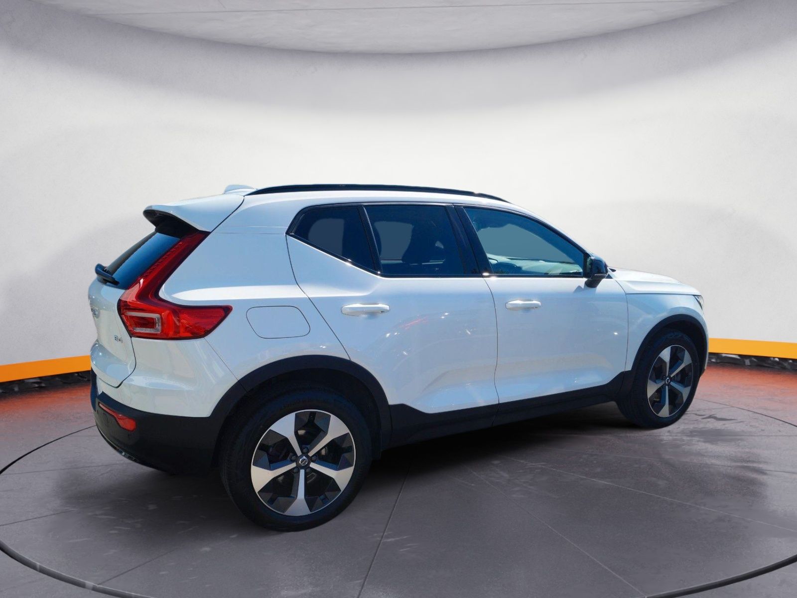 Volvo XC40 B4 Benzin 2WD Ultra Dark - Samsaru's Car Outlet