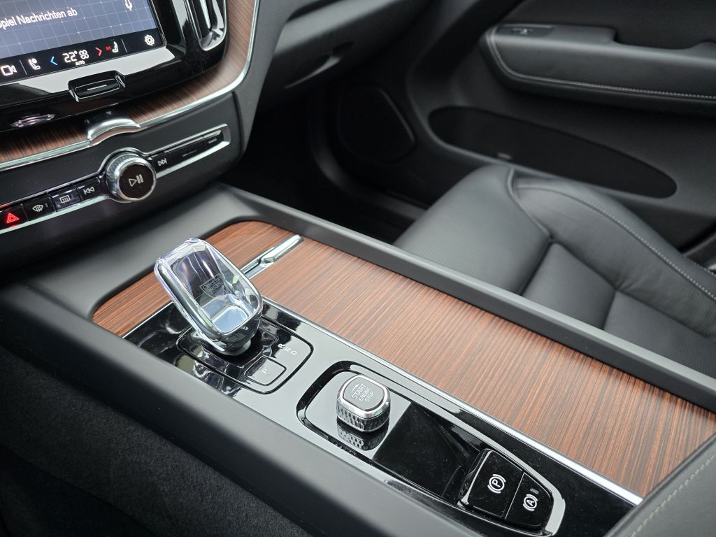 Volvo XC60 B4 D AWD Ultimate - Samsaru's Car Outlet