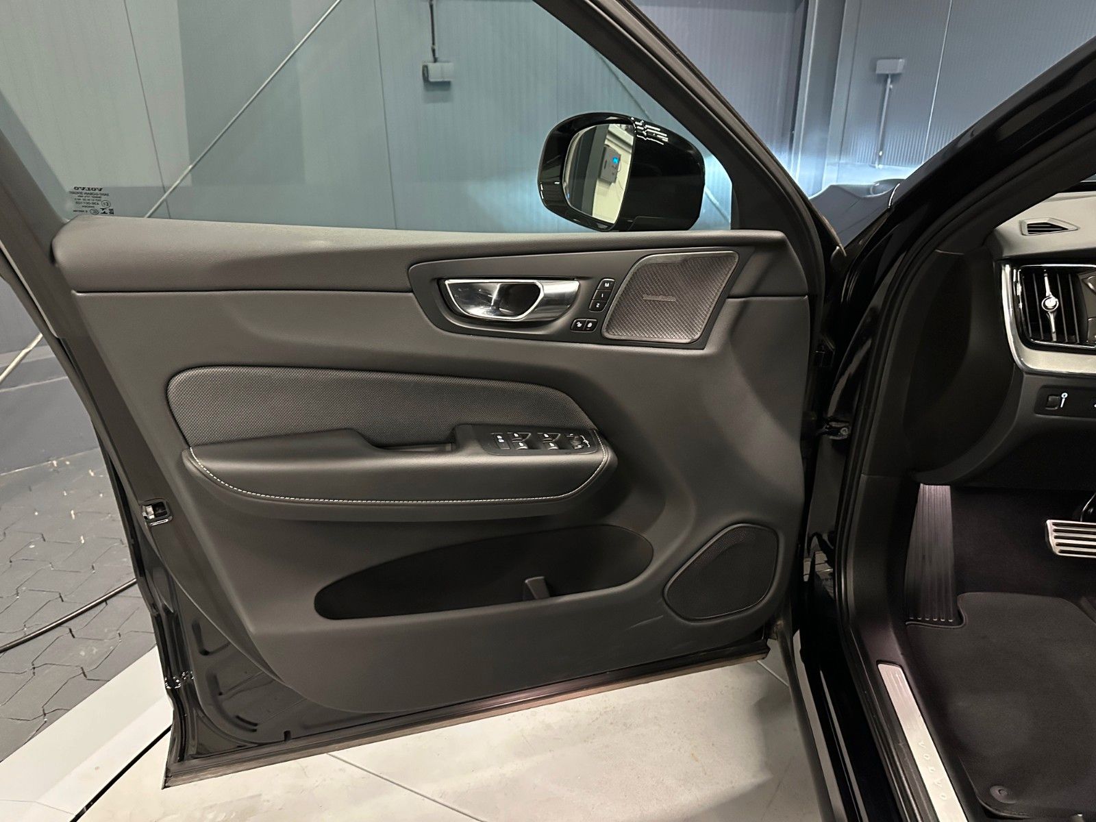 Volvo XC60 R-Design AWD *19Zoll*AHK*360°*Harman/Kardon